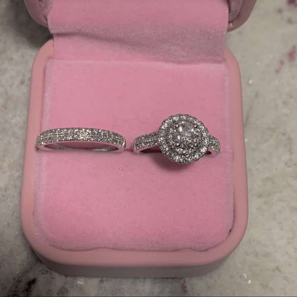 SOLD ✨ Diamond wedding and engagement set - Picture 7 of 10